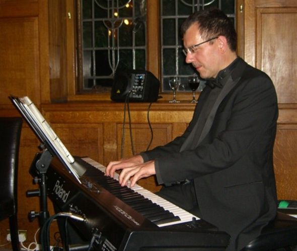 PRESIDENT'S NIGHT 2011 - Pianist for the evening- Mr Per Nielsen.