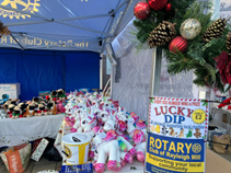 The Rotary Club of Rayleigh Mill helps the people of Hockley get into the Festive Spirit - 