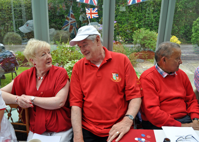 2012 06 05 Jubilee Party - And in the red corner....