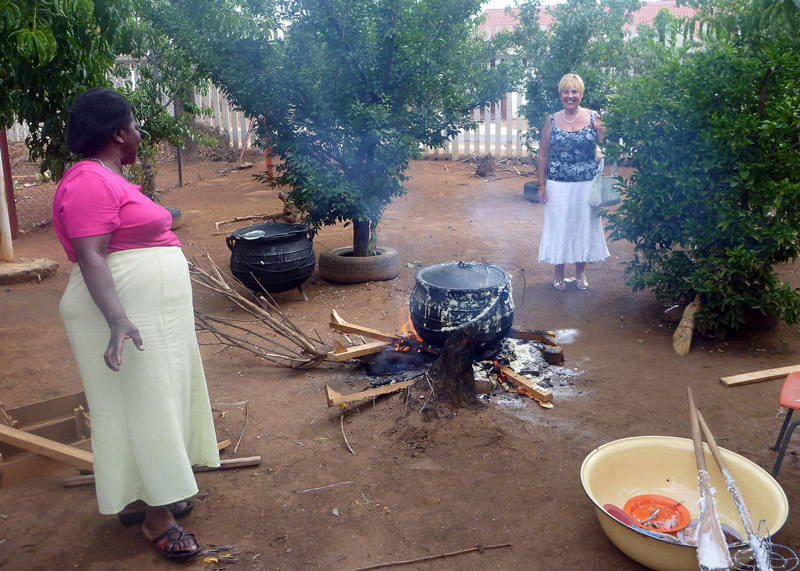 2012 Khensani Primary School - Preparing the food for the children.