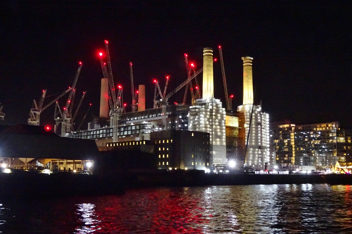Thames Evening Cruise to see the LED lit Bridges. - 