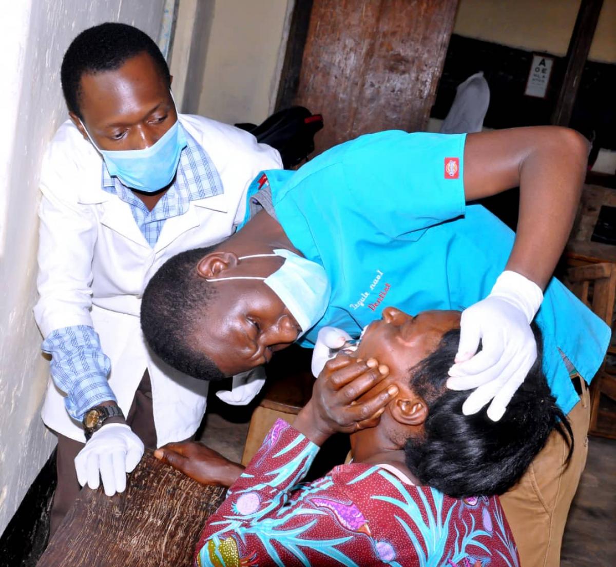 Rotary Clubs adopted a Ugandan Village - Allows people to access a dentist