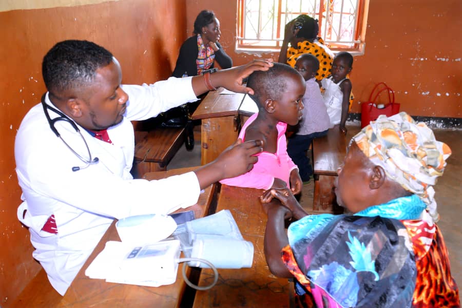 Rotary Clubs adopted a Ugandan Village - Medical assistance for children