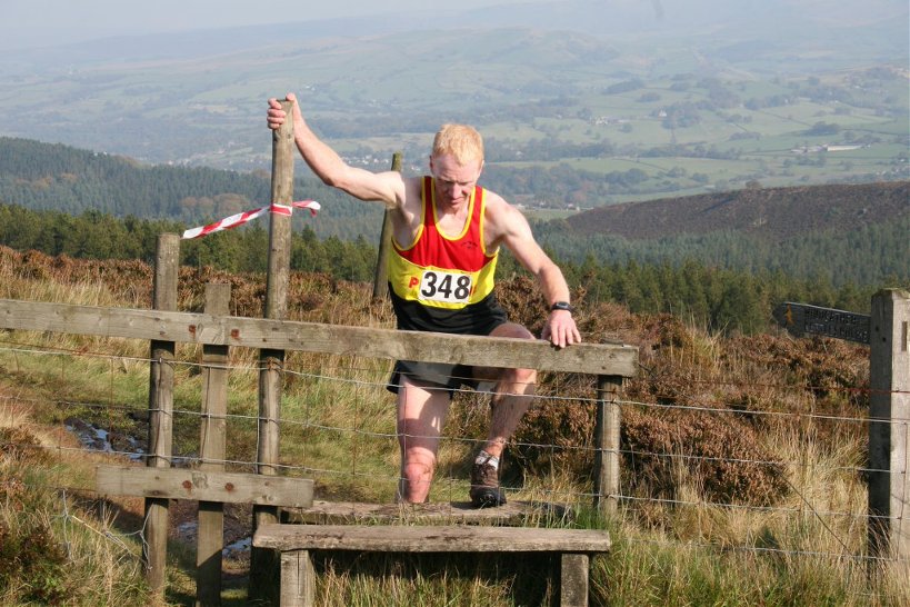 Buxton Rotary Windgather Fell Race 2008 - More runners ...