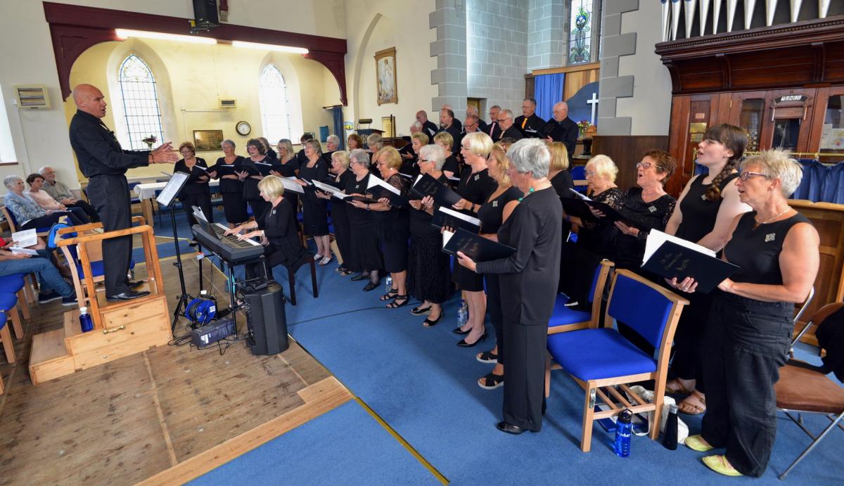 President's Concert 2018 in aid of St Julia's Hospice and Macmillan Nurses - The Community Choir entertain