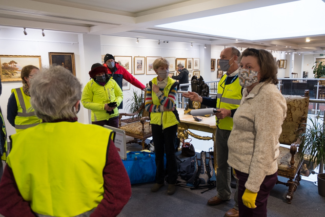 Rotarians help marshal at vaccination centre - covid marshalls at tennants 2020 (1)