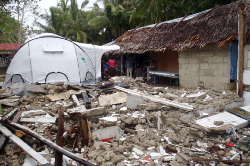 Philippines Disaster Appeal - Rotary in UK raises over £1Million - d0e967-haiyan131113 Shelterbox deployed