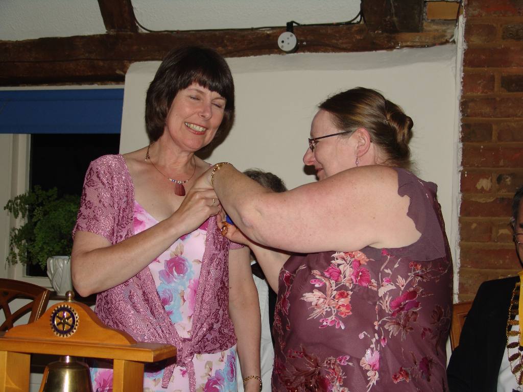 Charter Night 2006 - Outgoing President's lady Liz Sykes presents her jewel to Jan Chesterman