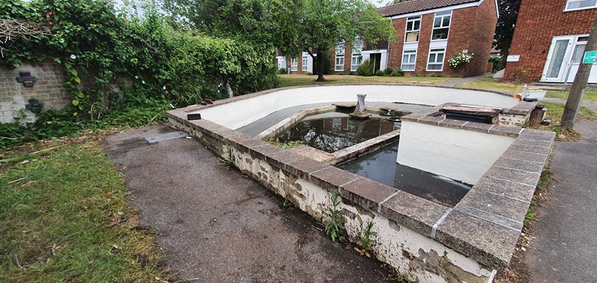 Ingleton House Pond Project  - June 2020 - first coat pond 04