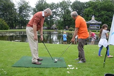 Visit to Apeldoorn - Holland - NO - its my turn to tee off