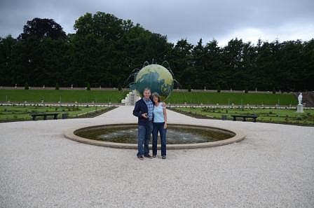 Visit to Apeldoorn - Holland - The World on our shoulders.