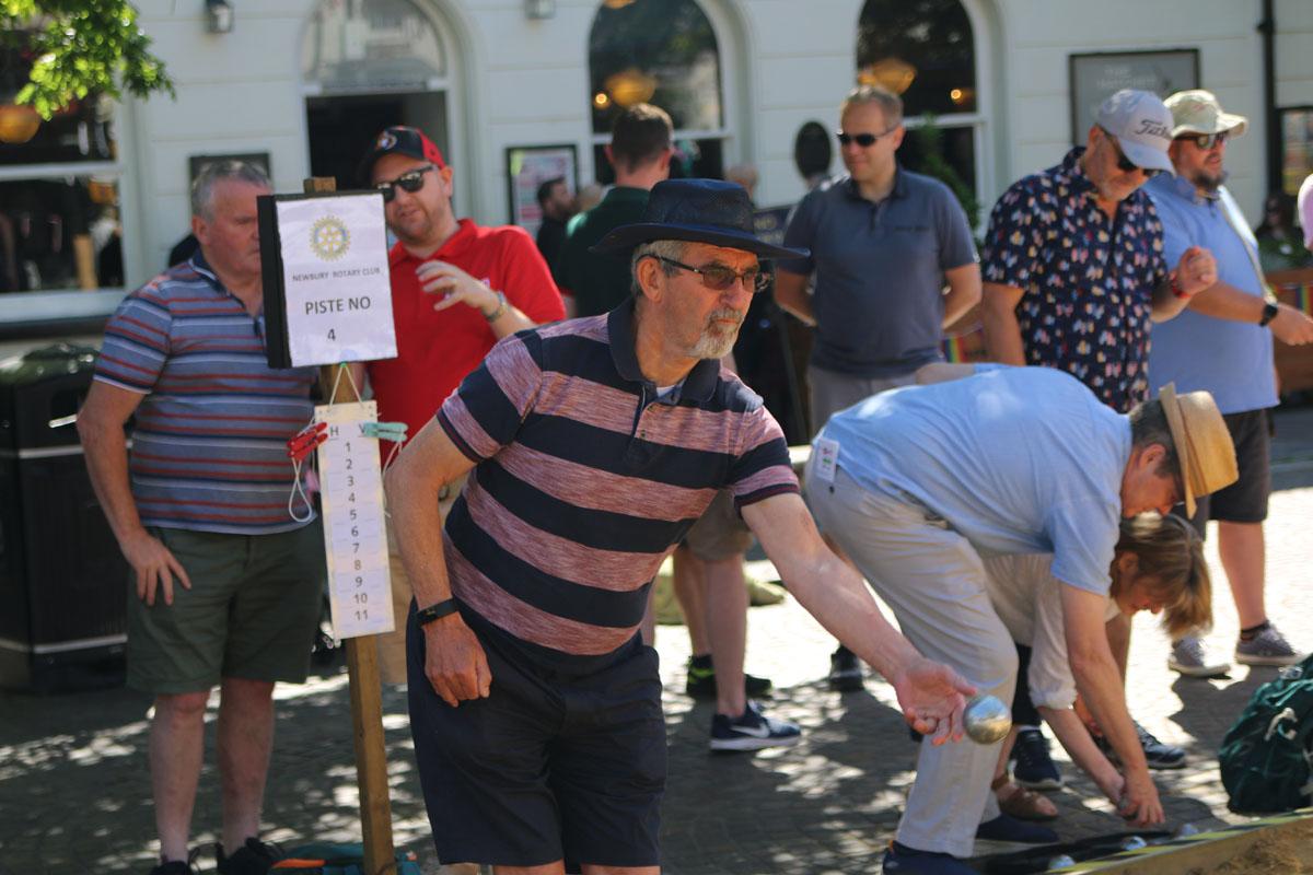 Boules in the Square 2022 - If you want to know how to look the part...