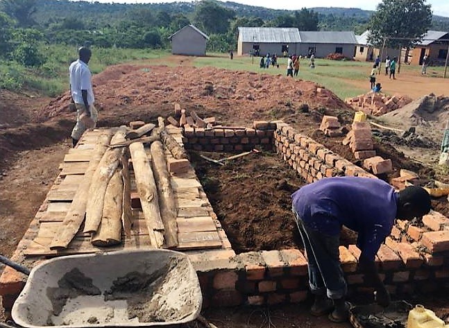 Rotary Wickford funds a schools project in Uganda - 