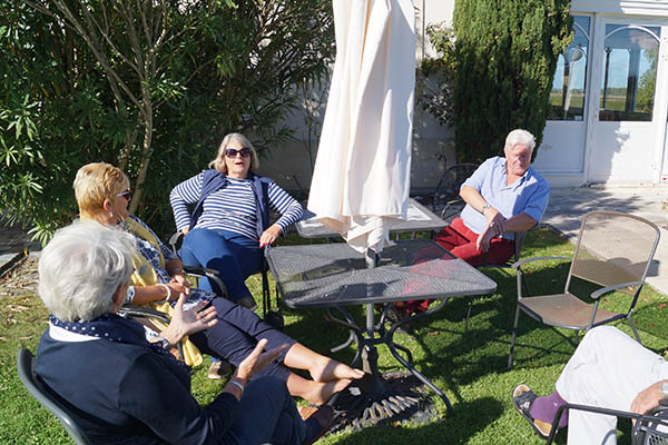 Club visit to Pons (RC) in 2017, France - Margaux – afternoon tea and wine dans le Jardin