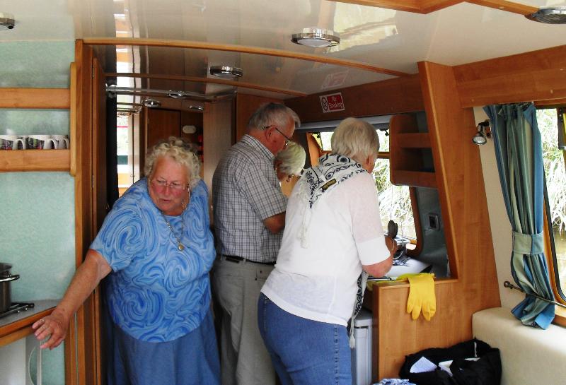 Kintbury Volunteer Group  Barge Trip 2014 - 