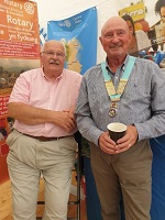 Photo of DG Wayne and IPDG Ray relaxing at the Eisteddfod